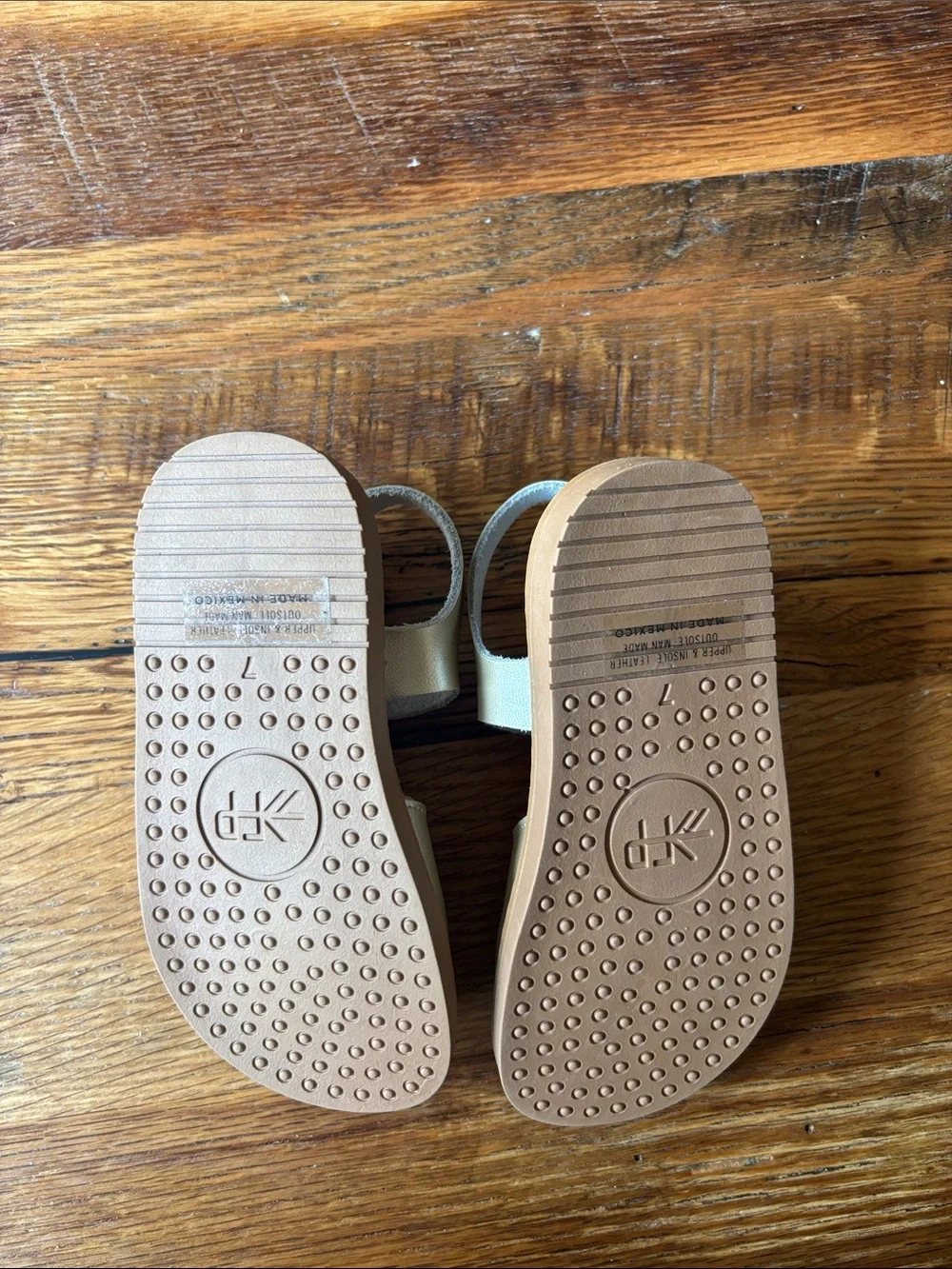 Freshly Picked Kids Metallic Gold Leather T-Strap Sandals size 7